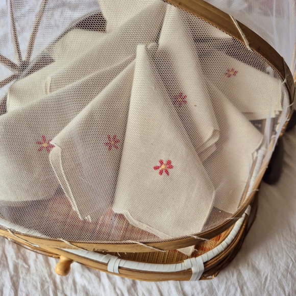 12 Linen Embroidered With Tiny Red Flower Napkins . Made In Portugal - Picture 2 of 9
